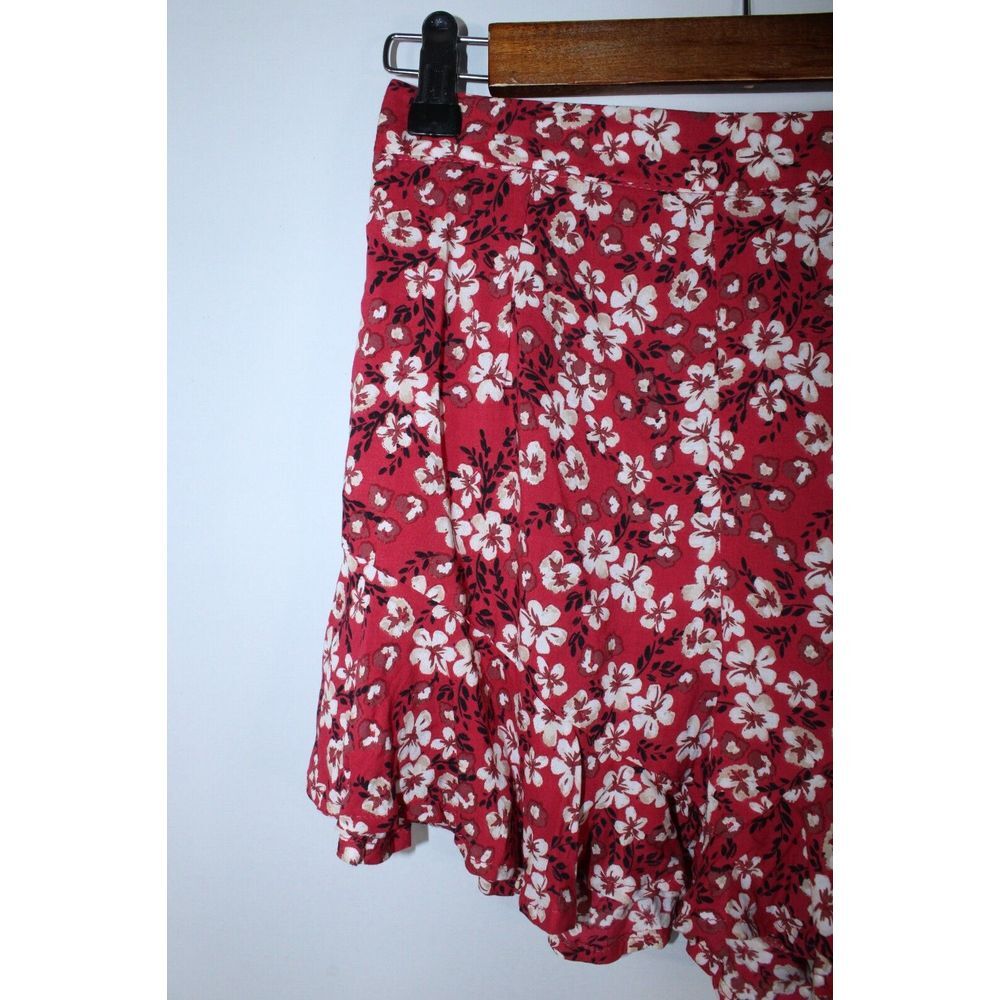 Kivari Women's XS Red White Floral Elastic Waist Rayon Shorts - Picture 2 of 10